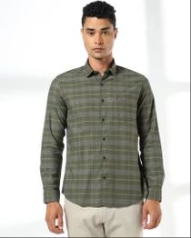 NETPLAY Men Checked Slim Fit Shirt with Patch Pocket