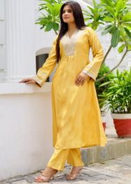 Women Floral Yoke Design Regular Thread Work Kurta with Trousers