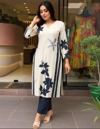 BINDUDI Women Floral Print Straight Kurti