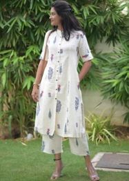 Vishishtah Women Ethnic Motifs Printed Regular Kurta with Trousers