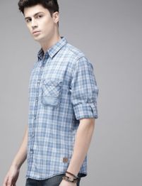 Roadster Men Blue Regular Fit Checked Casual Shirt
