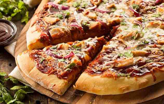 bbq chicken pizzas